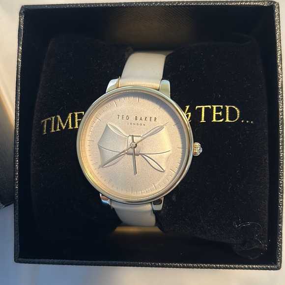 Ted Baker women’s watch - Picture 2 of 4